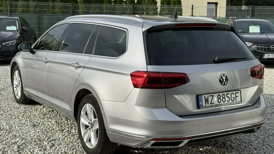 VOLKSWAGEN Passat -