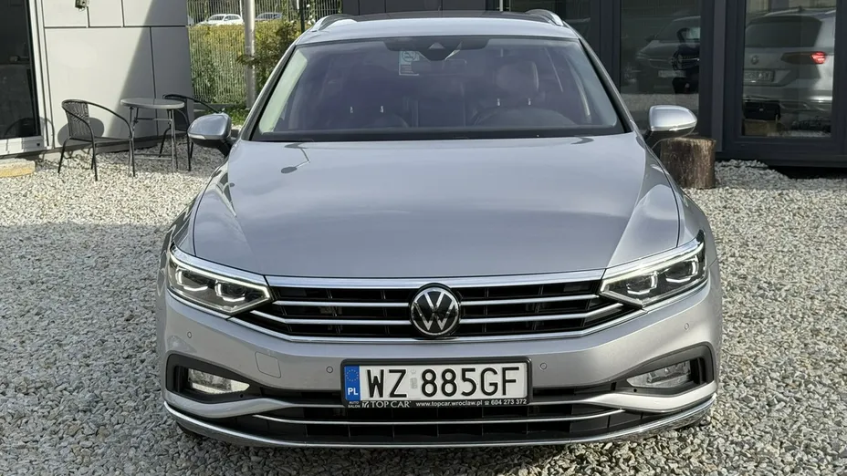 VOLKSWAGEN Passat -