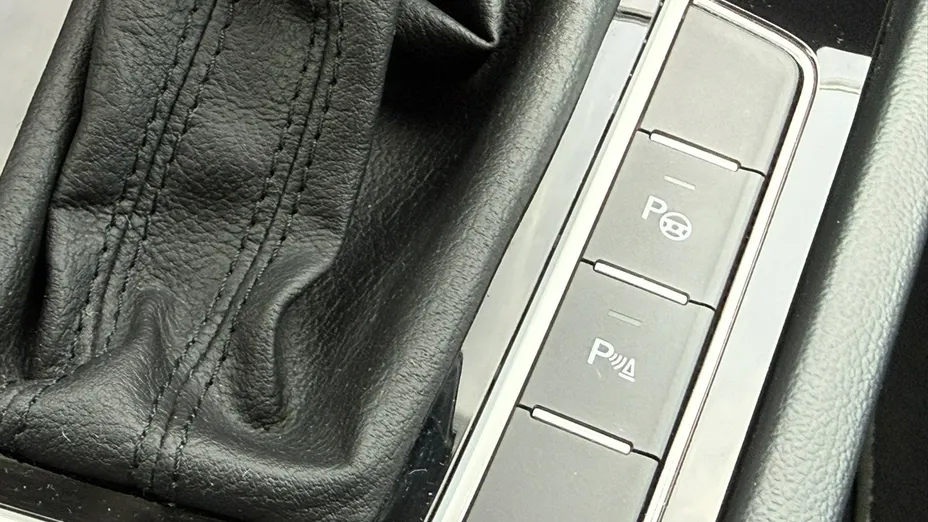 VOLKSWAGEN Passat -