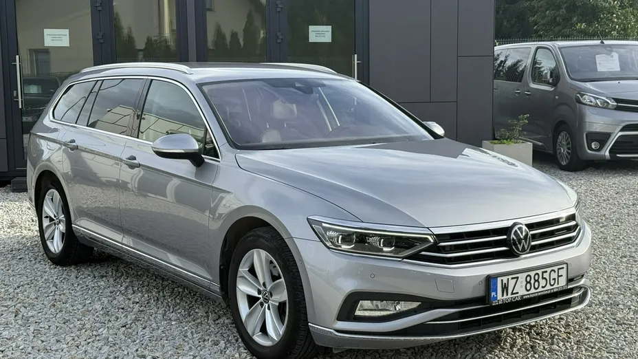 VOLKSWAGEN Passat -