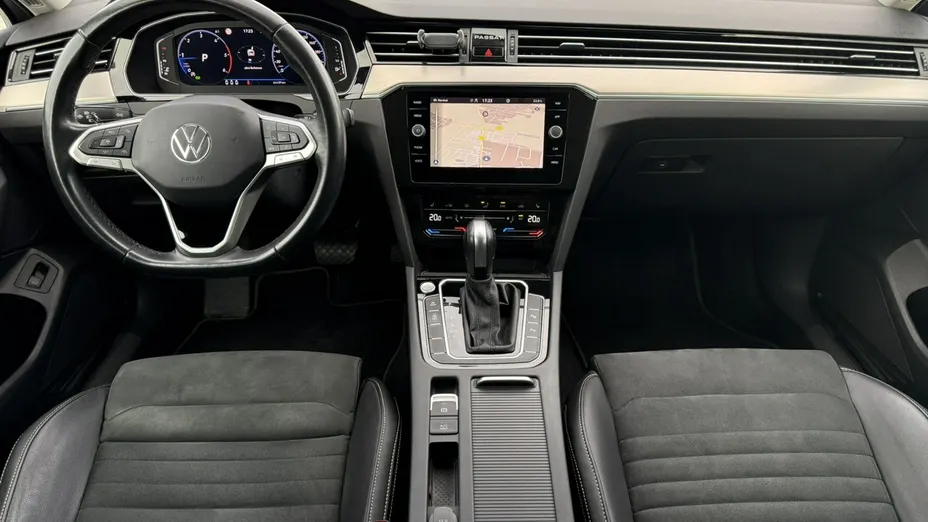 VOLKSWAGEN Passat -