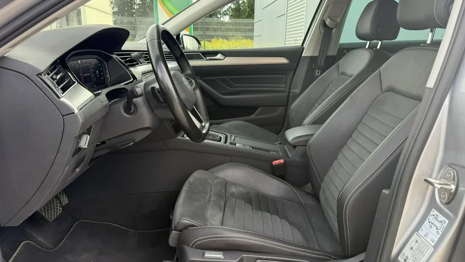 VOLKSWAGEN Passat -