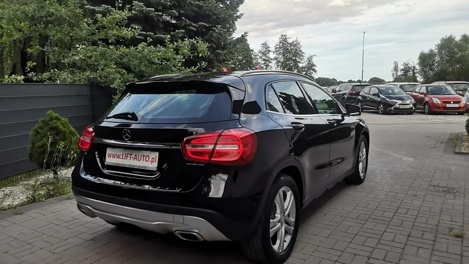 MERCEDES-BENZ GLA -