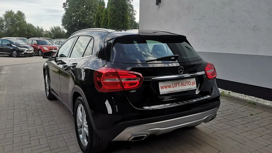 MERCEDES-BENZ GLA -