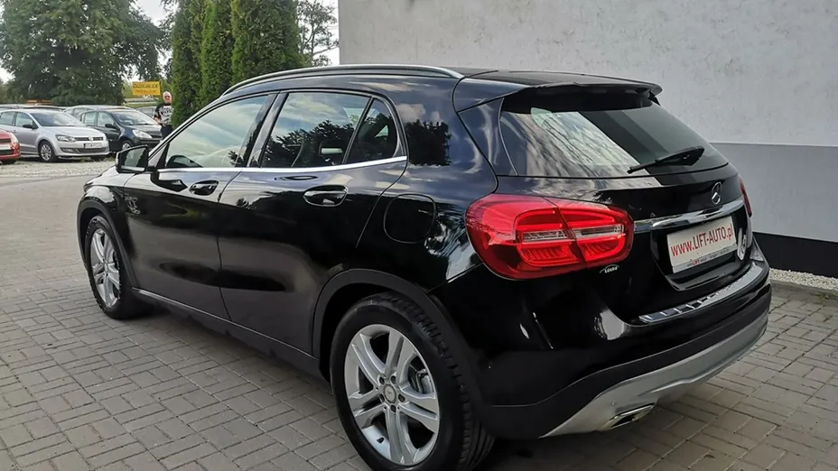 MERCEDES-BENZ GLA -