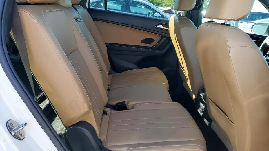 VOLKSWAGEN Tiguan -