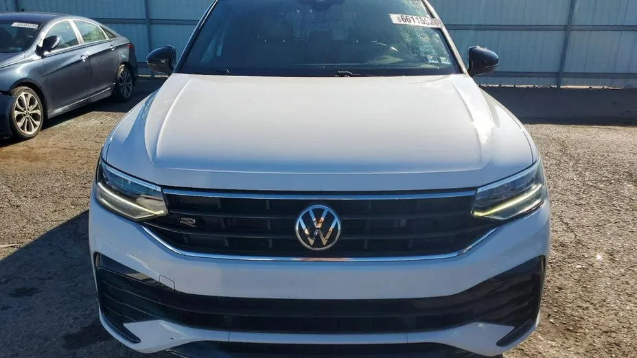 VOLKSWAGEN Tiguan -