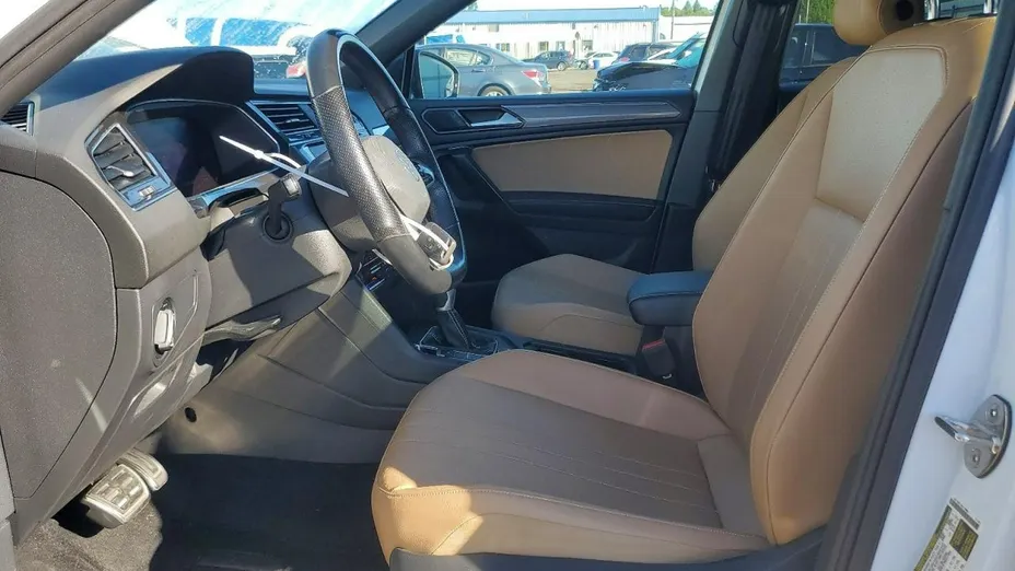 VOLKSWAGEN Tiguan -