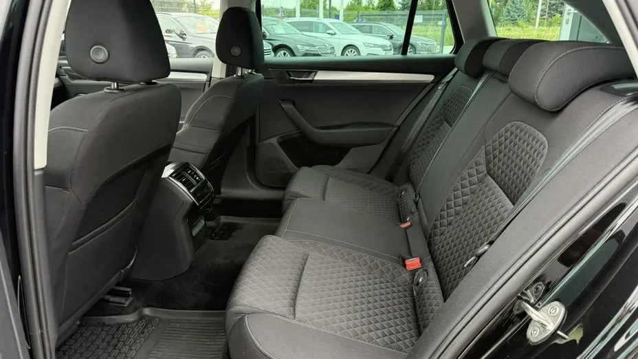 SKODA Superb -
