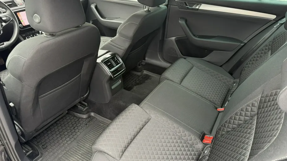 SKODA Superb -