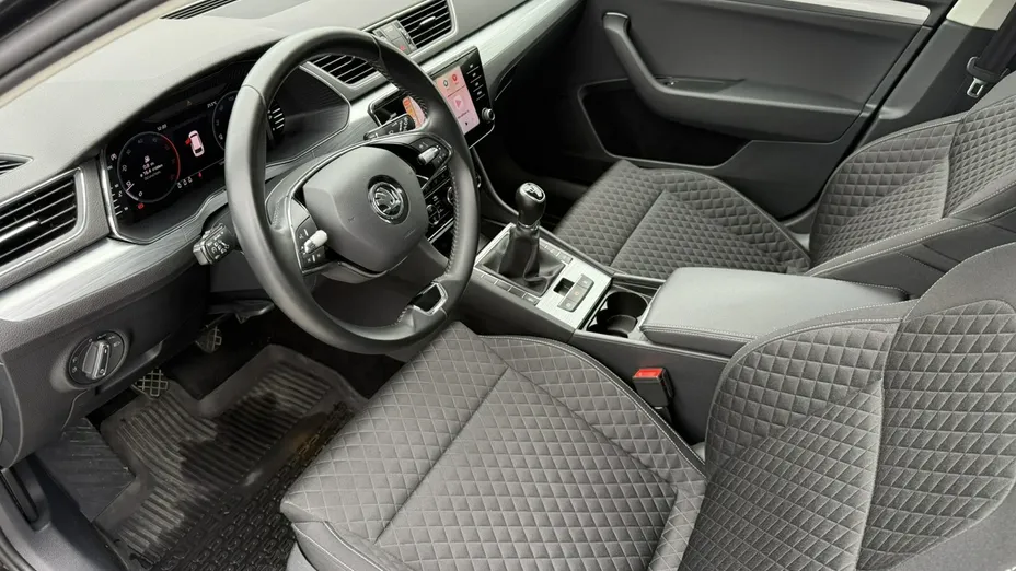 SKODA Superb -