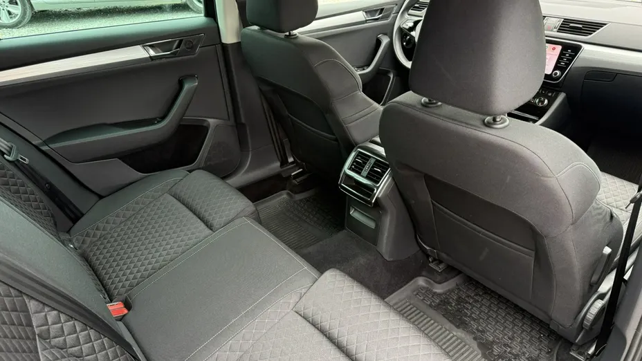 SKODA Superb -