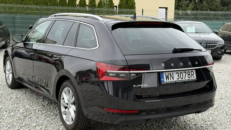 SKODA Superb -