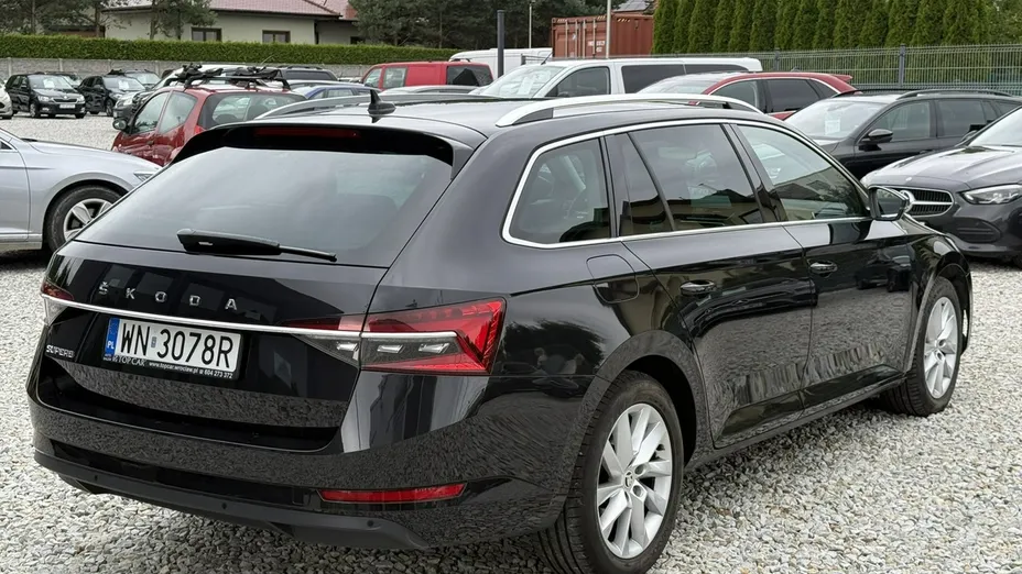 SKODA Superb -