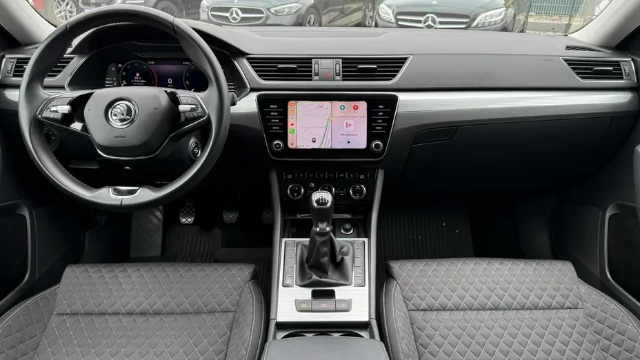 SKODA Superb -