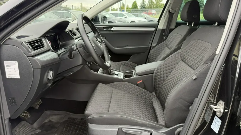 SKODA Superb -