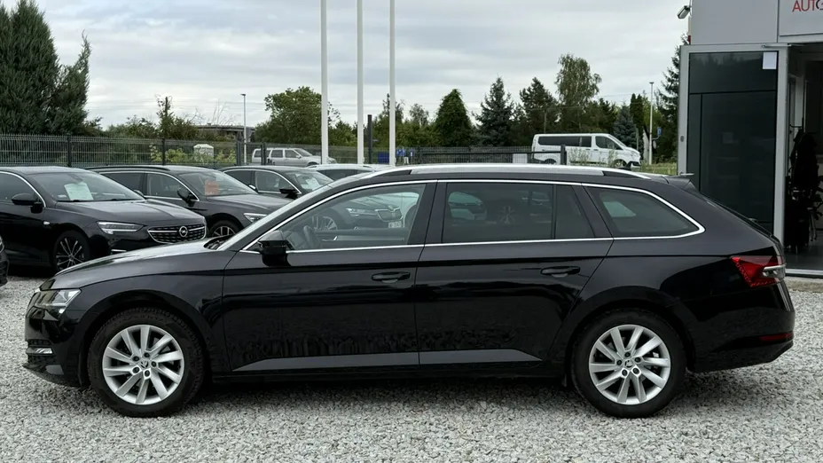 SKODA Superb -