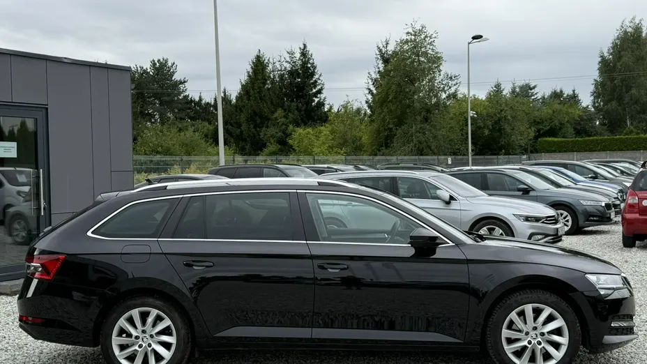SKODA Superb -