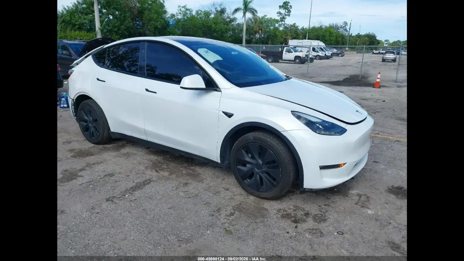 TESLA Model Y -