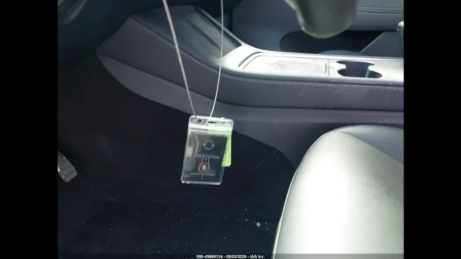 TESLA Model Y -
