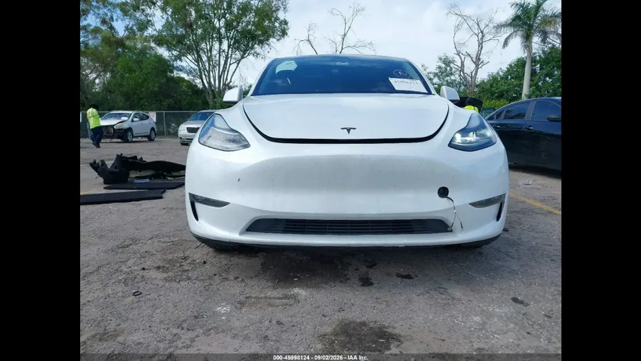 TESLA Model Y -
