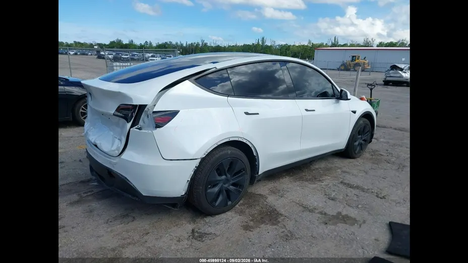 TESLA Model Y -