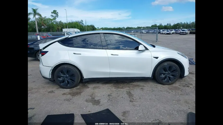 TESLA Model Y -