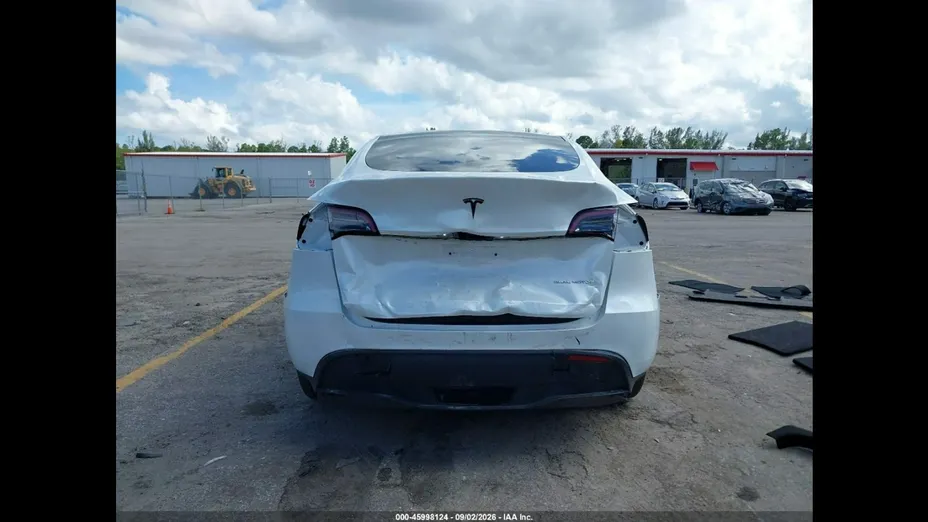 TESLA Model Y -