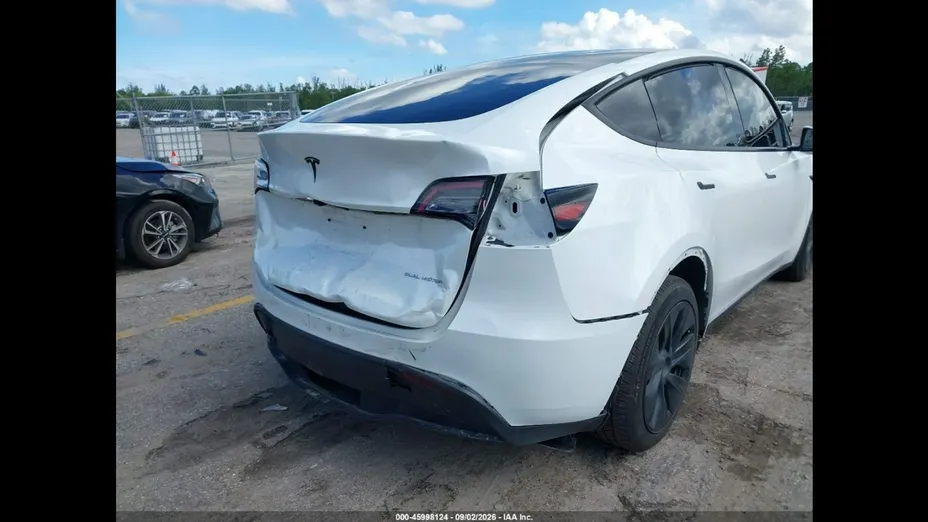 TESLA Model Y -