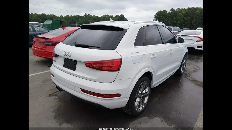 AUDI Q3 -