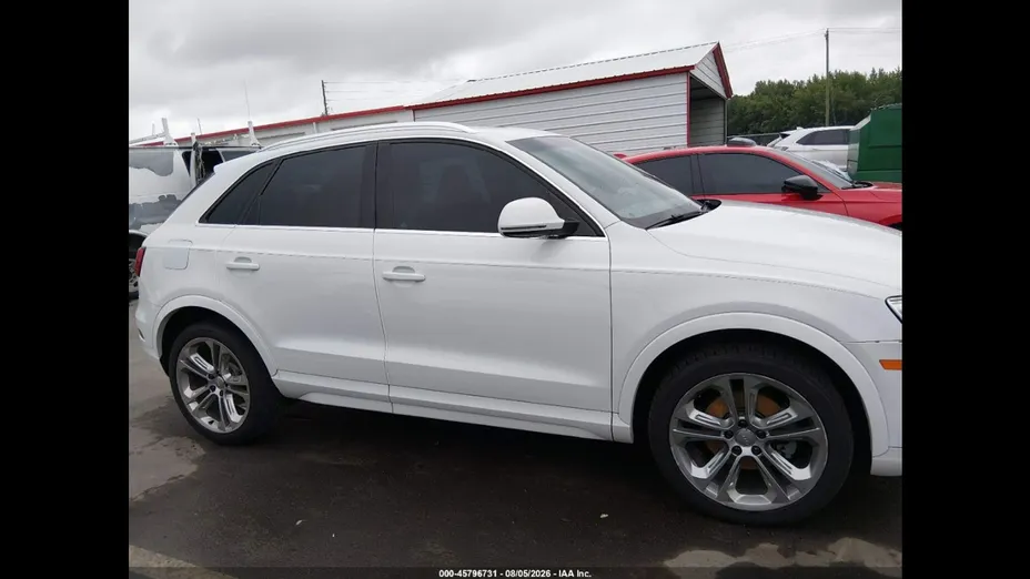 AUDI Q3 -