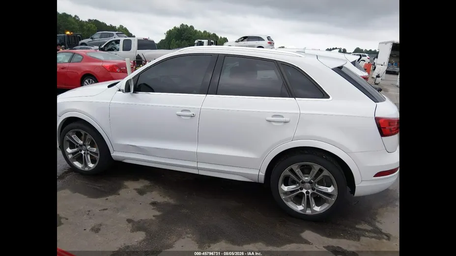 AUDI Q3 -
