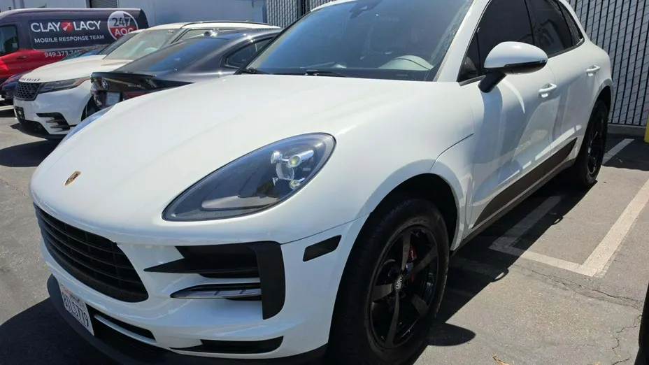 PORSCHE Macan -
