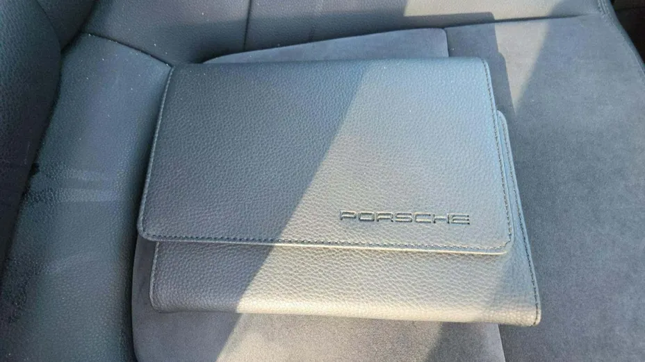 PORSCHE Macan -
