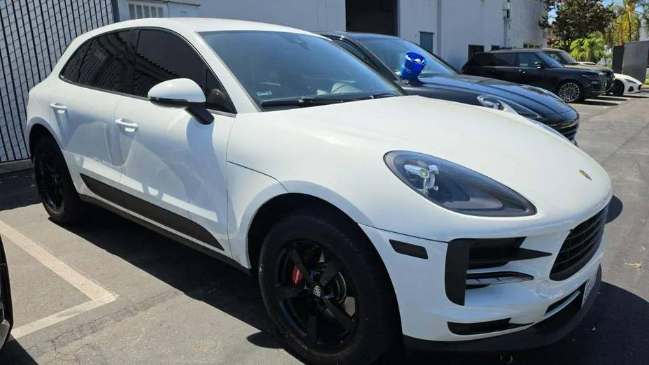 PORSCHE Macan -