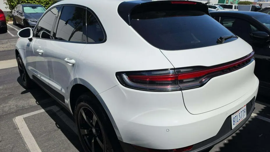 PORSCHE Macan -