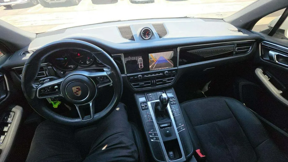 PORSCHE Macan -