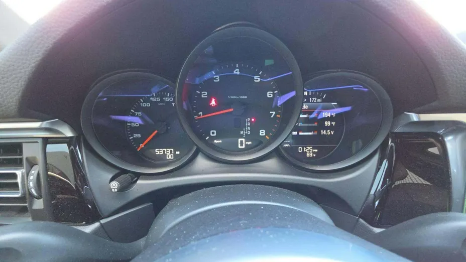 PORSCHE Macan -