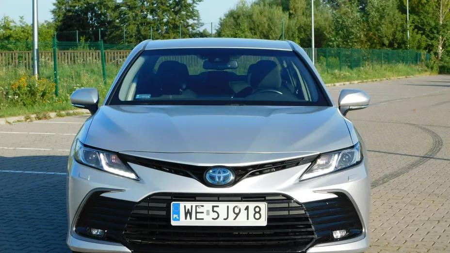 TOYOTA Camry -