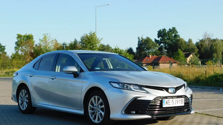 TOYOTA Camry -