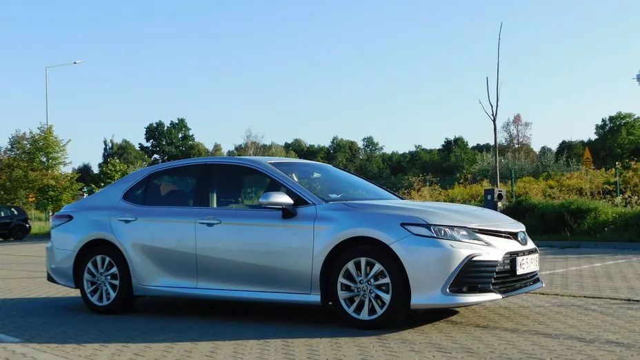 TOYOTA Camry -