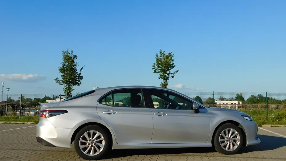 TOYOTA Camry -