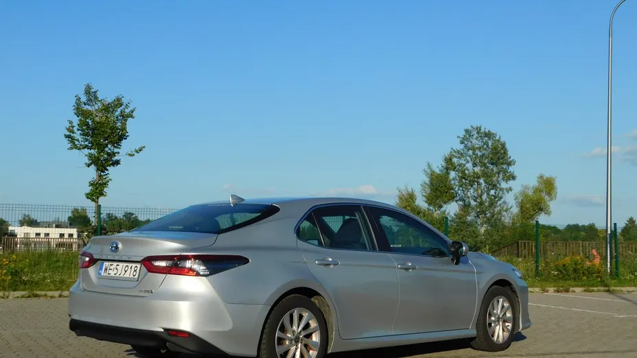 TOYOTA Camry -