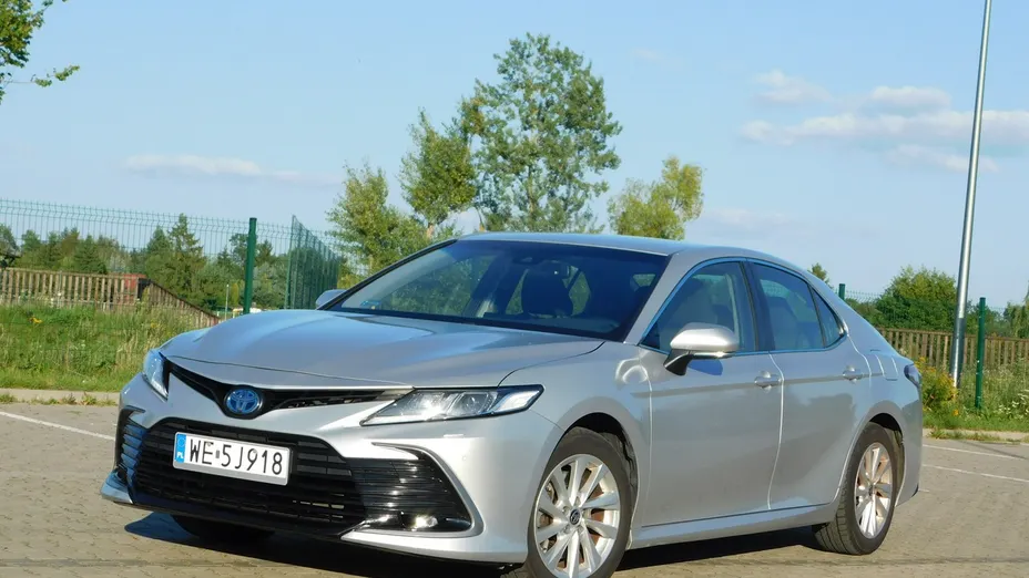 TOYOTA Camry -