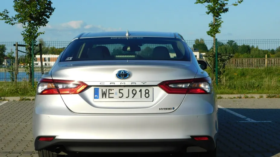 TOYOTA Camry -