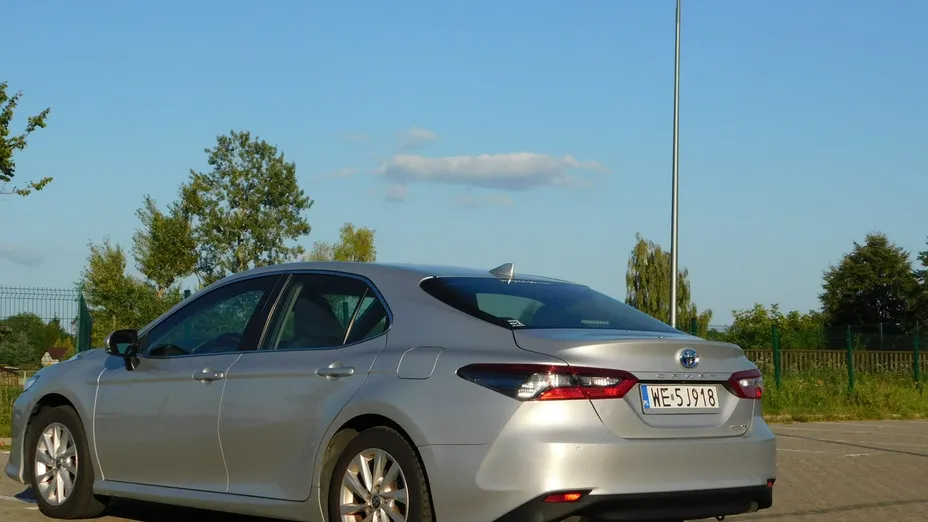 TOYOTA Camry -