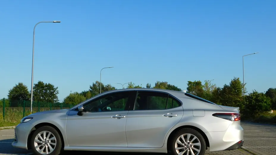 TOYOTA Camry -
