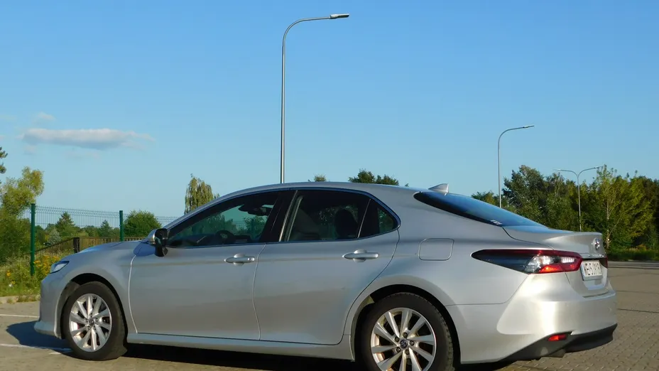 TOYOTA Camry -