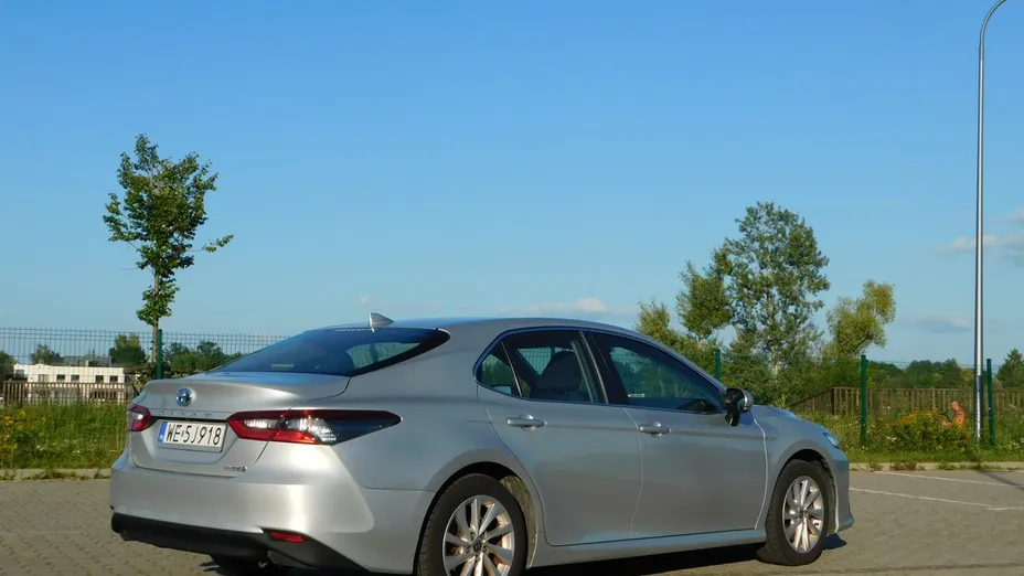 TOYOTA Camry -