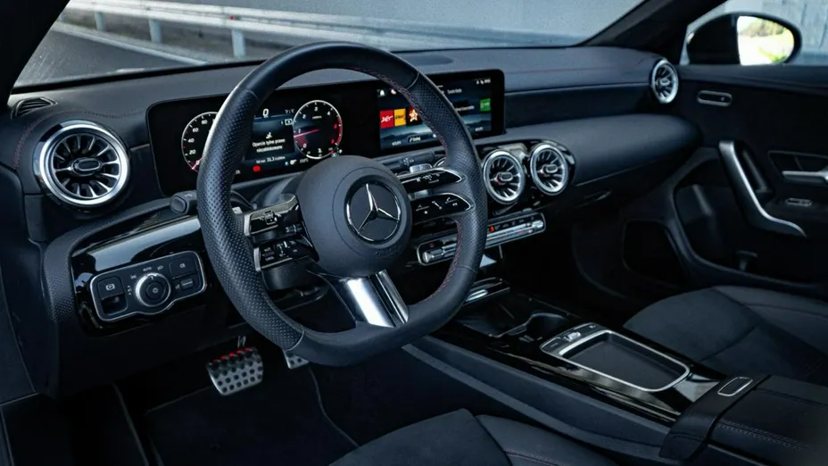MERCEDES-BENZ CLA -